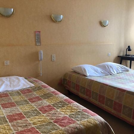 Hotel Le Commerce Bellegarde-du-Loiret Экстерьер фото