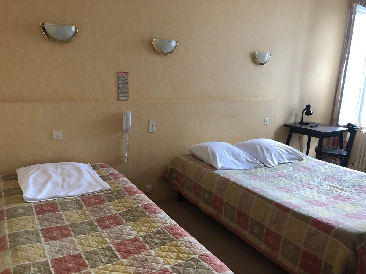 Hotel Le Commerce Bellegarde-du-Loiret Экстерьер фото