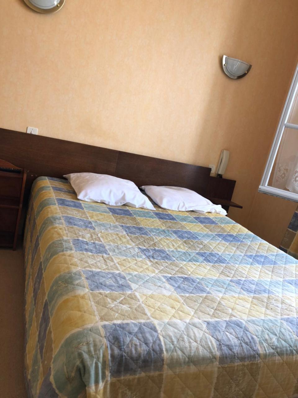 Hotel Le Commerce Bellegarde-du-Loiret Экстерьер фото