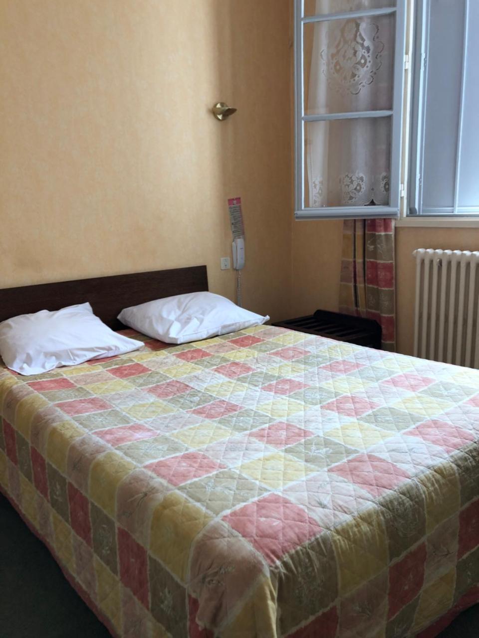 Hotel Le Commerce Bellegarde-du-Loiret Экстерьер фото